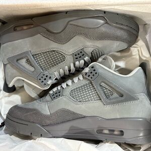 Jordan 4 Paris cements Men's Gray Sneakers size 9.5m